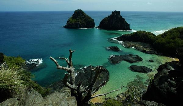 "Convivência com Covid-19": Fernando de Noronha reabre apenas para turistas que já tiveram a doença