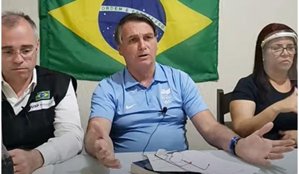 "Por que a nota de R$ 200? A gente não tinha papel, pessoal", diz Bolsonaro sobre nova cédula 