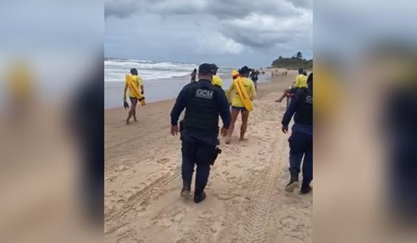 VÍDEO: "Tira o pé da areia" realiza operação de fiscalização na Praia do Flamengo