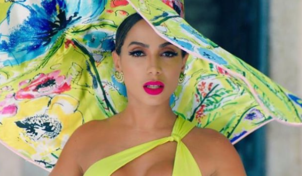 'Poderosa': após críticas de Anitta, Google muda definição da palavra "patroa"; confira