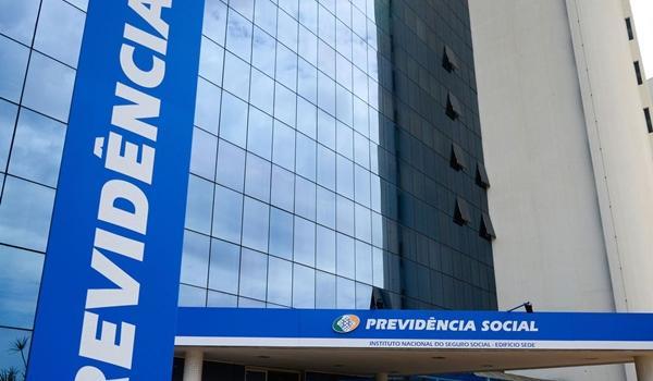 Governo convoca médicos peritos para atendimento no INSS