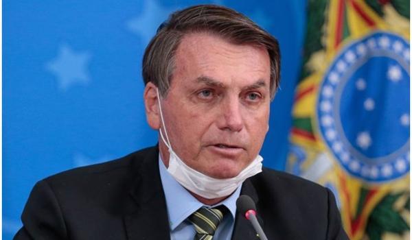 "Conversinha mole de ficar em casa é para os fracos", declara Bolsonaro sobre isolamento social durante pandemia