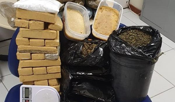 Laboratório de drogas com maconha e crack é desarticulado pela polícia em Feira de Santana