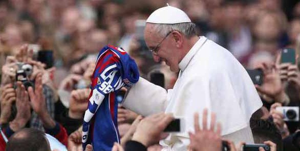 Papa Francisco critica valorização excessiva do futebol