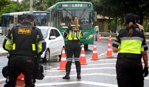 Balanço: Transalvador apreende 31 habilitações oito dias após volta da "Operação Lei Seca" 