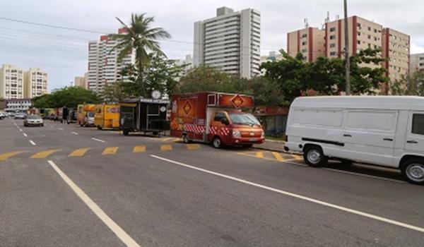 Após ordenamento, food trucks retornam ao Imbuí e Transalvador conclui sinalização da via até domingo