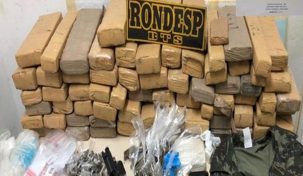 Rondesp prende quatro traficantes com cem quilos de maconha prensada em Salvador