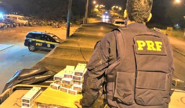 PRF apreende caminhoneiro transportando 300 mil maços de cigarros contrabandeados na BR-110