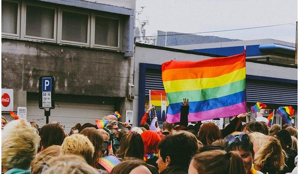 ?Deixem nossos filhos em paz?, diz premiê húngaro à comunidade gay, após lançamento de livro infantil 