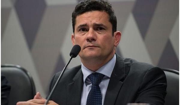 Sem escolta, Moro é pressionado pela família a sair do Brasil e ficar longe da política, diz colunista 