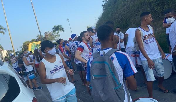 Torcida do Bahia faz protesto contra campanha do time na Série A; "o pau vai quebrar"