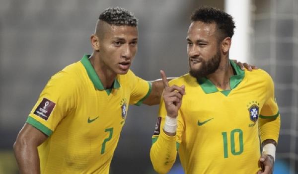 Com três gols de Neymar, Brasil derrota o Peru por 4 a 2 e lidera Eliminatórias da Copa do Mundo