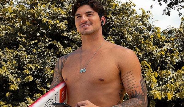 Gabriel Medina é contemplado com bolsa atleta de R$ 15 mil; surfista está de férias em ilha