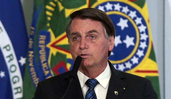 Bolsonaro é insultado ao acenar para motoristas em via do Rio de Janeiro