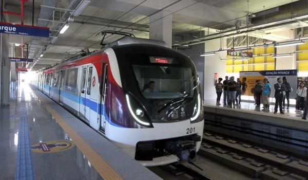 Velocidade do metrô de Salvador é afetada devido à presença de mulher nos trilhos; veja vídeo