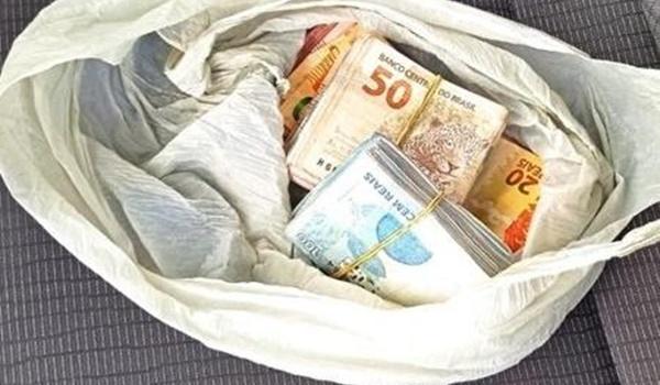 Candidato a vereador é preso com R$ 15 mil na cueca após denúncia de compra de votos