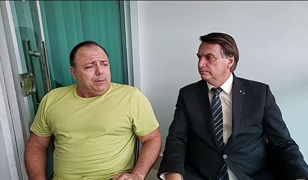 Bolsonaro e Pazuello participam de live juntos após desentendimento: "um manda, o outro obedece"