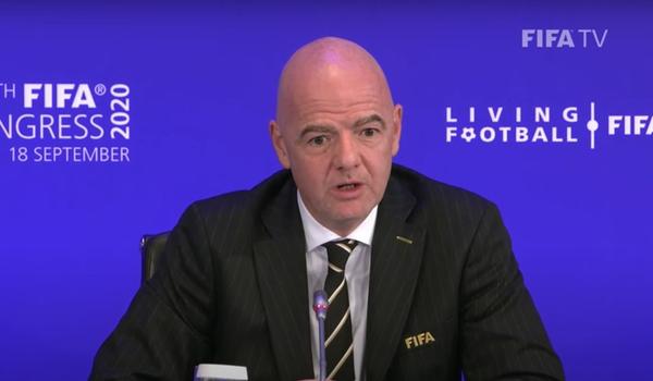 Presidente da Fifa, Gianni Infantino, testa positivo para Covid-19; "sintomas leves"