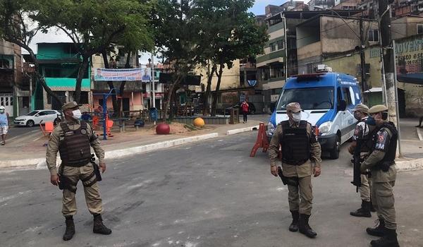 Polícia ocupa bairro do Bom Juá para combater guerra do tráfico de drogas na região