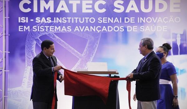 Senai inaugura instituto de inovação em saúde em Salvador com a presença do General Mourão