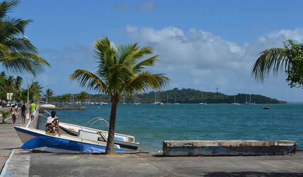 Feriadão: movimento para a Ilha de Itaparica pelos barcos de Mar Grande é intenso e tem parada programada