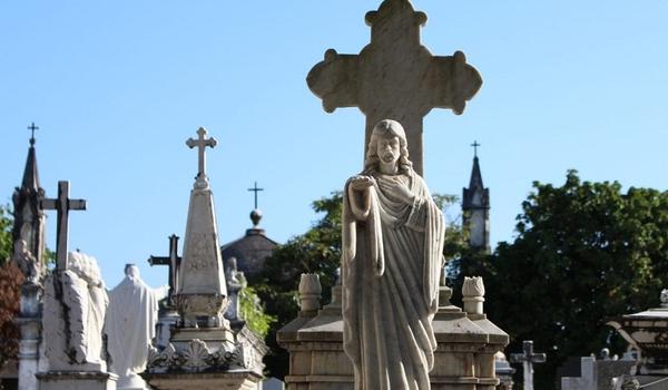 Dia de Finados: fiéis participam de missas nos cemitérios e nas paróquias da Arquidiocese de Salvador