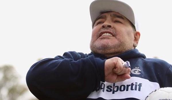 Maradona passa bem após cirurgia para drenar hemorragia no cérebro