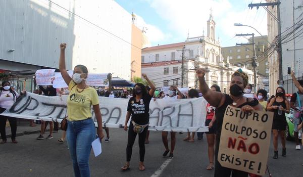 Ato por  Mariana Ferrer em Salvador coleta centenas de assinaturas para carta pela integridade das mulheres