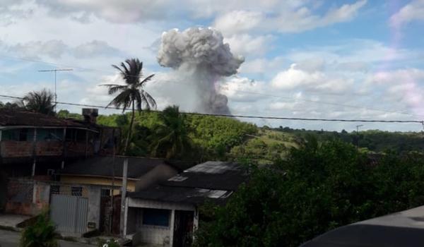 Vídeo: fábrica de fogos explode em Simões Filho; barulho e fumaça fazem moradores acreditarem em queda de avião 