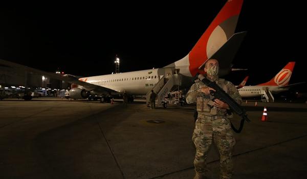 Parceiro de "Fal", integrante da "Tropa do A" que enviava drogas de São Paulo desembarca em Salvador 