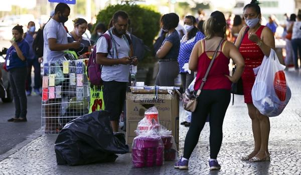 Famílias de baixa renda têm inflação maior; comidas de consumo diário são maiores vilões