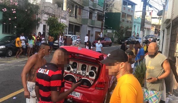 Moradores do Garcia fazem disputa de "paredão" perto de colégios eleitorais; veja vídeo 