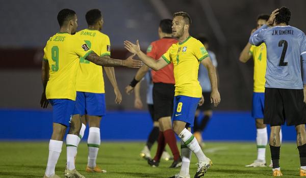 Com gols de Arthur e Richarlison, Brasil vence Uruguai por 2 a 0  e mantém 100% nas Eliminatórias da Copa 2022