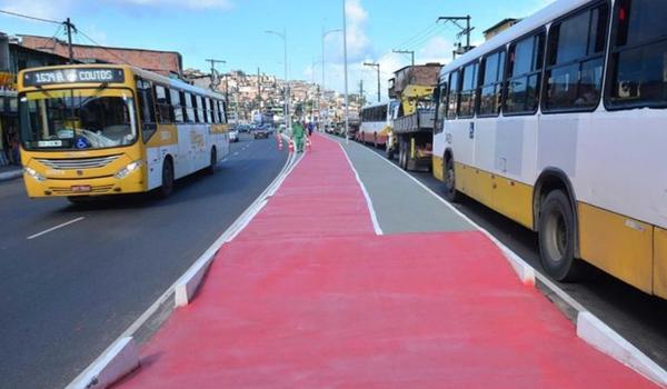 Homem é executado em ponto de ônibus na Avenida Suburbana, em Salvador 