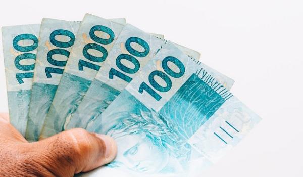 Beneficiários do auxílio emergencial que tiveram pagamento cancelado podem fazer contestação; veja prazo
