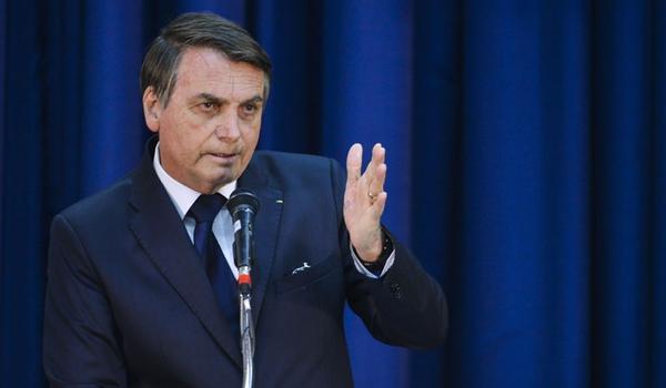 Bolsonaro ignora testes da Covid-19 "encalhados" e culpa Estados; "se não utilizou deve apresentar seus motivos"