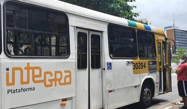 Ônibus com rodoviários a caminho do trabalho é assaltado por dupla de suspeitos na Boa Vista de São Caetano