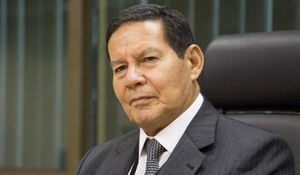 Mourão minimiza polêmica criada por Eduardo Bolsonaro e exalta relação Brasil-China