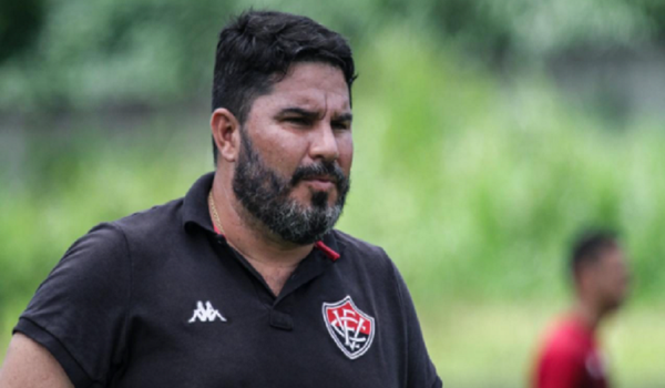 Eduardo Barroca pede demissão do Vitória, que busca outro técnico; time está na "porta" do Z-4