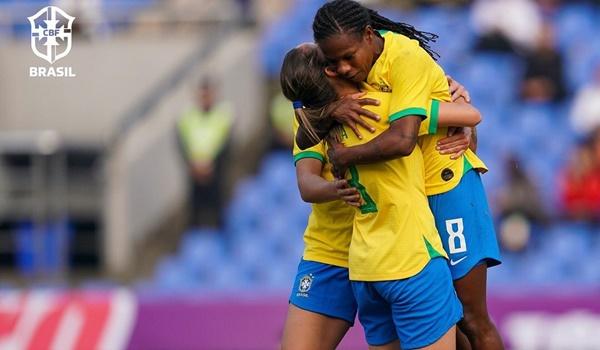 Após oito meses, Seleção Feminina retorna aos campos e estreia camisa sem estrelas; 'estampar a nossa'