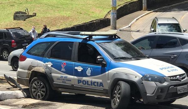 Viatura da Polícia Civil se envolve em acidente com ônibus na Avenida Centenário; cinco pessoas ficaram feridas