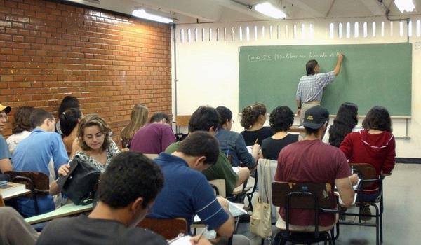 MEC determina volta às aulas presenciais a partir de janeiro; instituições vão adotar  "protocolo de biossegurança"