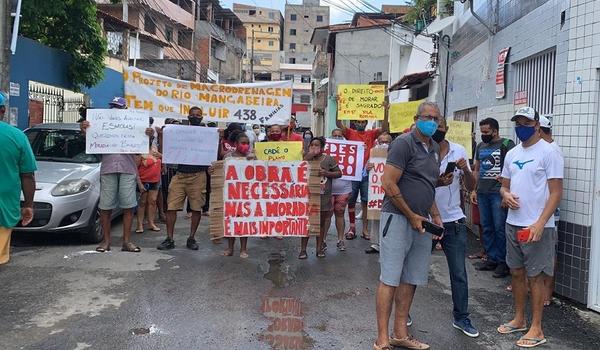 Moradores de Itapuã protestam contra obra do governo que pode causar mais de 700 desapropriações 