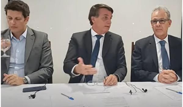 "Toma banho mais rápido", diz Bolsonaro ao comentar aumento da conta de energia 