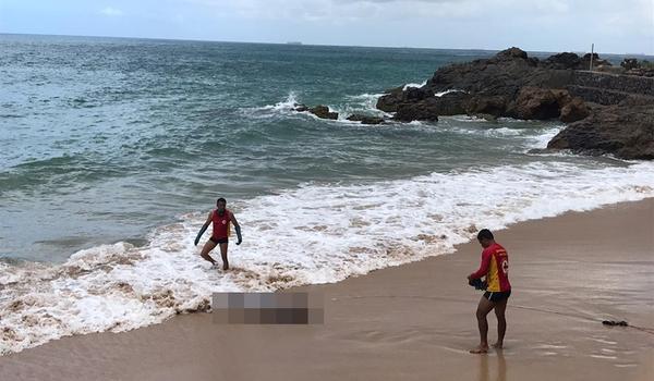 Calçado com tênis, corpo é encontrado por mergulhador na Praia de Ondina, em Salvador; "uma surpresa" 