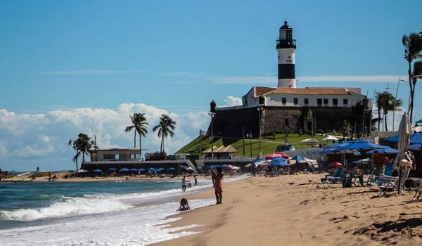 Portais de acesso serão instalados na praia do Farol da Barra para monitorar fluxo de banhistas