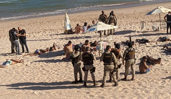 Aniversário de chefia do BDM na Praia do Corsário é encerrado pela polícia, que leva 10 à delegacia 