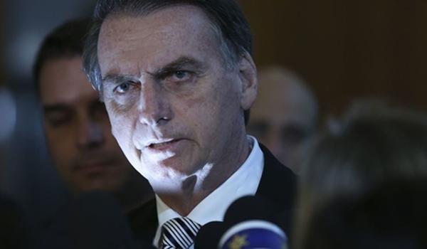 Bolsonaro diz que Brasil vive "finalzinho da pandemia", apesar dos indícios de segunda onda