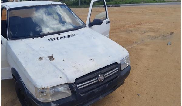 Durante blitz, PRF flagra carro com diversas irregularidades no interior da Bahia; veja vídeo