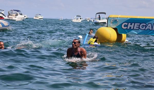 Pela sétima vez, Allan do Carmo vence travessia Itaparica-Salvador a nado; veja pódios masculino e feminino